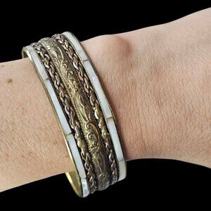 VTG Ornate Brass Chain Floral Chunky Bangle Bracelet Mother Of Pearl Inlaid .75"